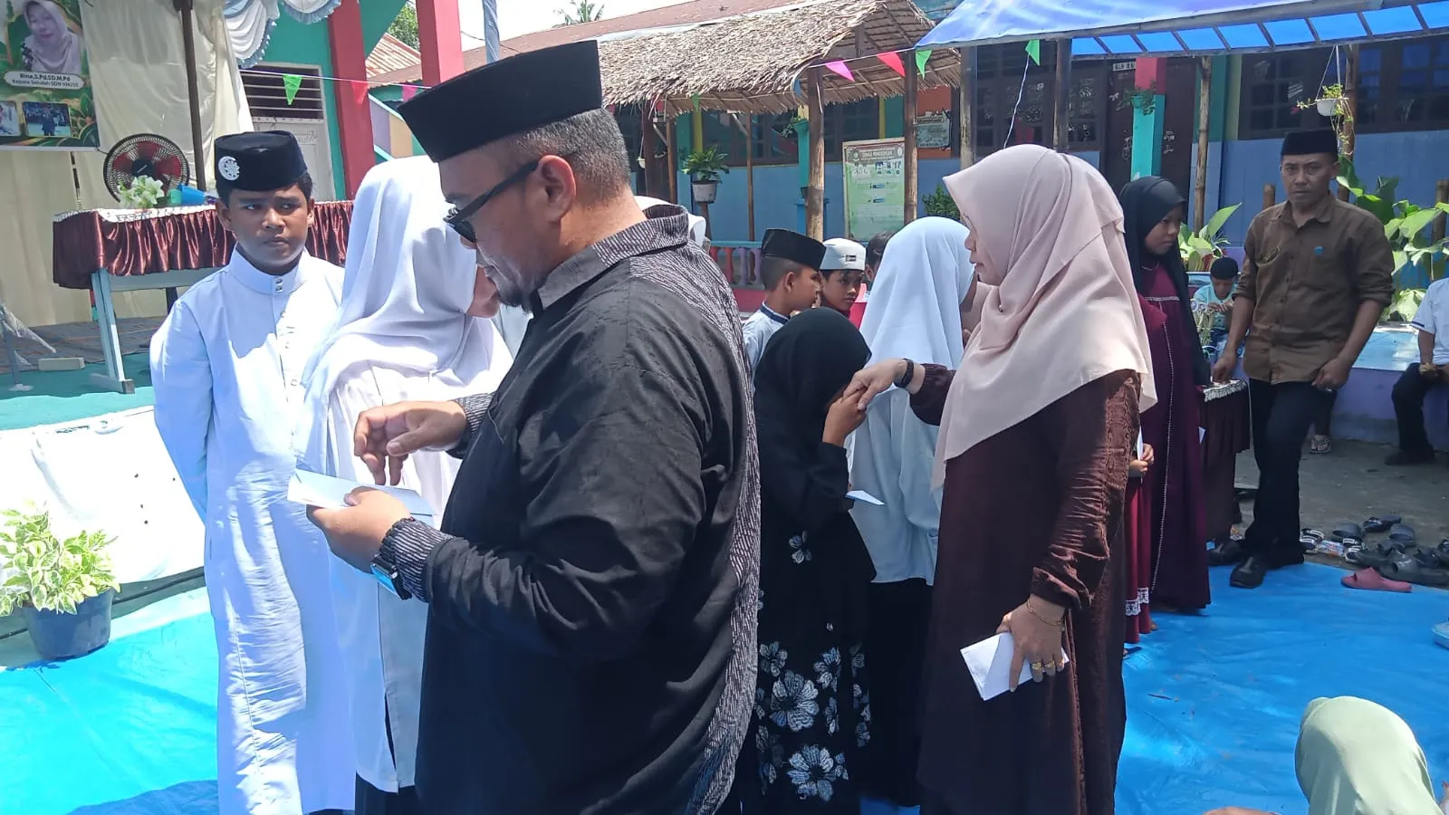 Peringati Maulid Nabi, SDN 104255 Paluh Sibaji Santuni Anak Yatim