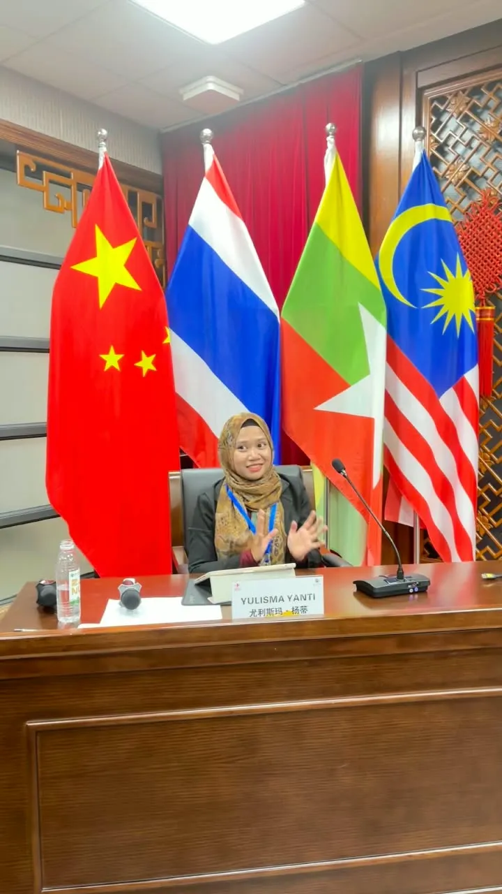 Guru Fisika Takengon Tembus Forum Pendidikan Internasional di China