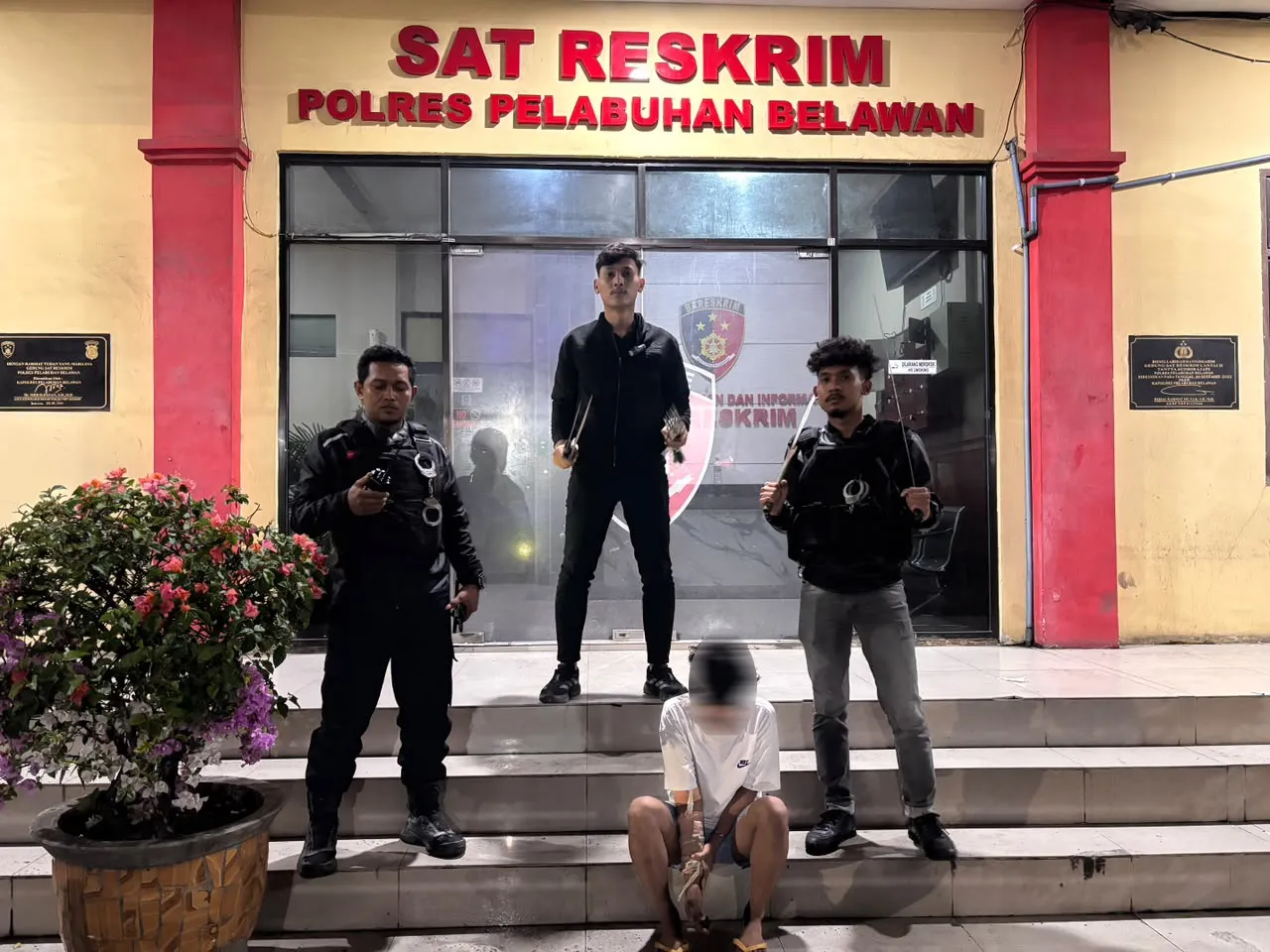 Tim Macan Polres Pelabuhan Belawan Amankan Anggota Genk Motor, Lima Celurit dan Senjata Panah Disita