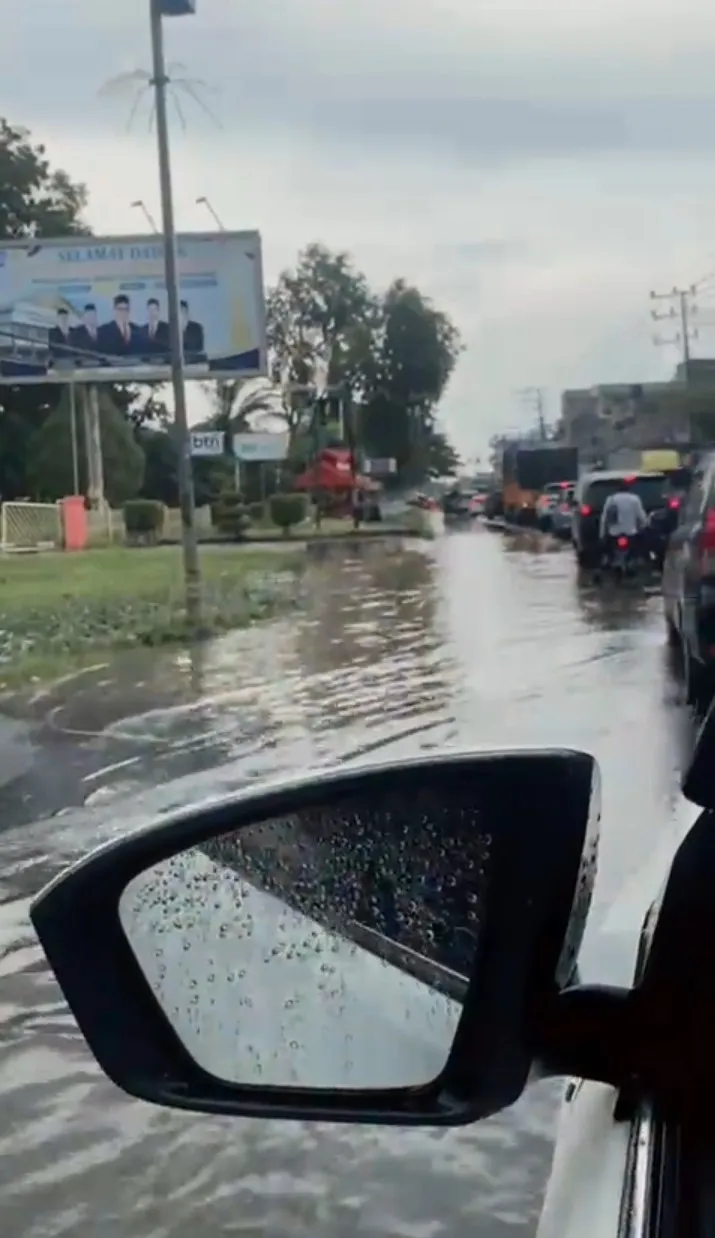 Menahun Dikepung Banjir, Jalur Nasional Depan PNL dan RSUD Cut Meutia Seolah Kehilangan Pemimpin
