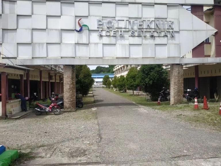 Tercatat Desil Tinggi, Puluhan Calon Mahasiswa Poltas dari Keluarga Miskin Terganjal Terima Beasiswa