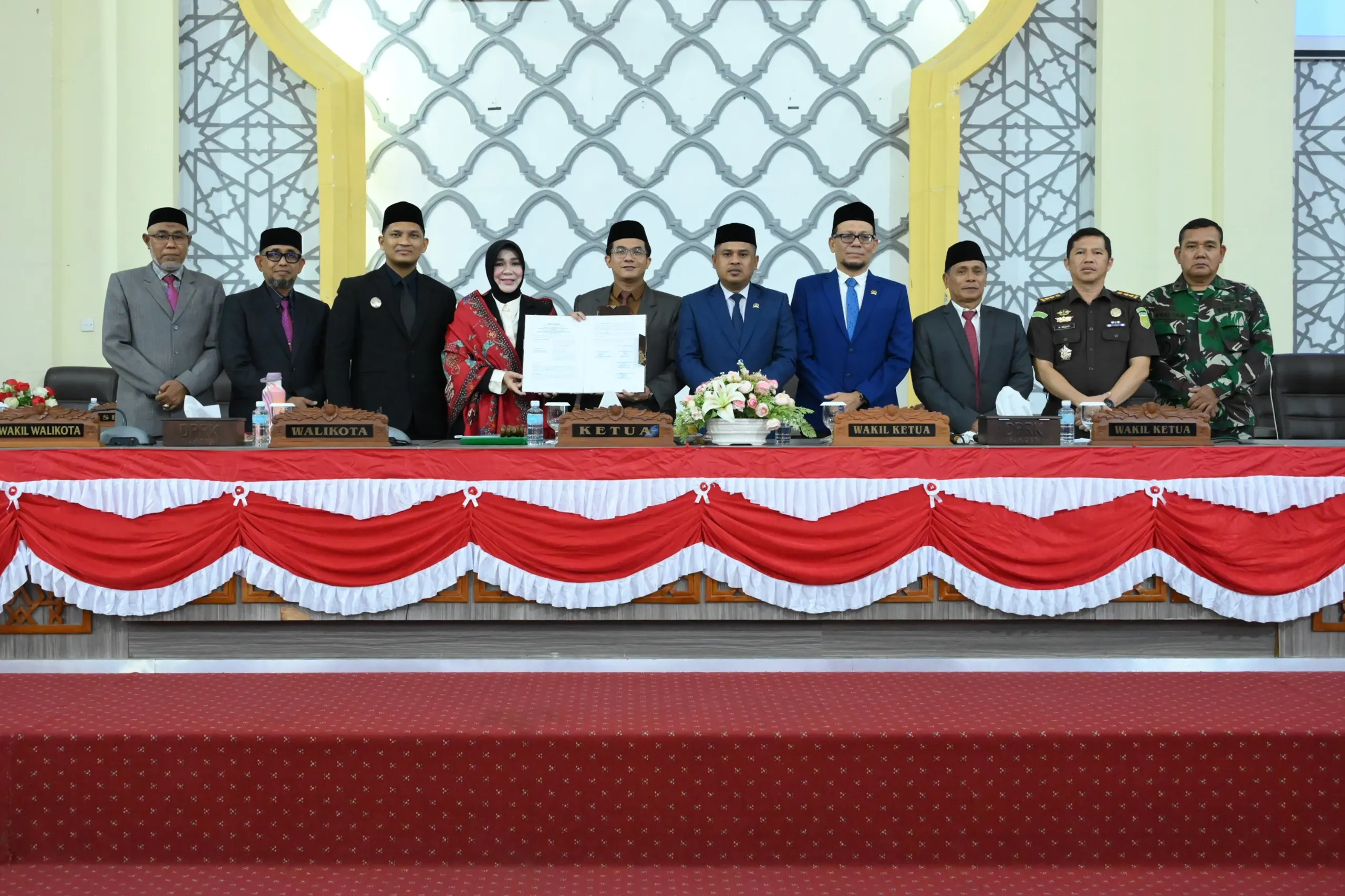 Legislatif dan Eksekutif Tandatangani Persetujuan Bersama Raqan Perubahan APBK Banda Aceh 2026