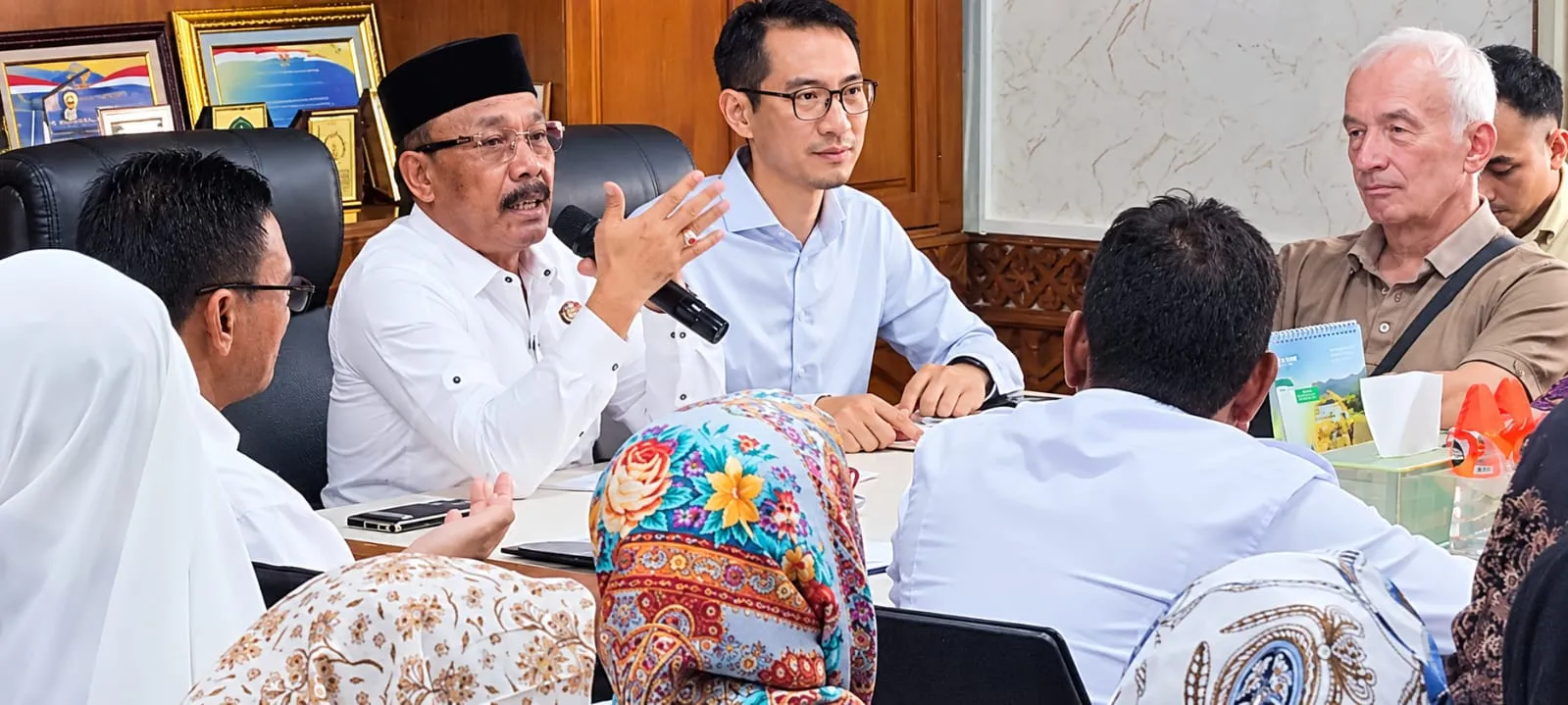 46 Mahasiswa ICAIOS Belajar Perdamaian dari Bupati Pidie
