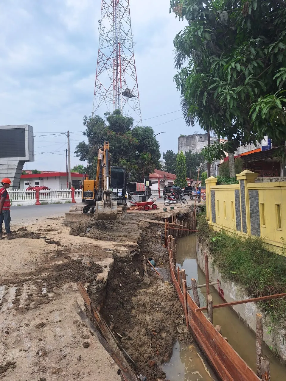 Akibat Pekerjaan Drainase: Distribusi Air Perumda Tirta Tamiang Wilayah Kota Kuala Simpang Terganggu