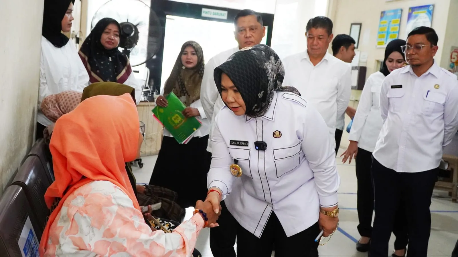 Plt. Bupati Tiorita Sidak Puskesmas dan SMPN 1 Stabat, Tekankan Disiplin serta Pelayanan
