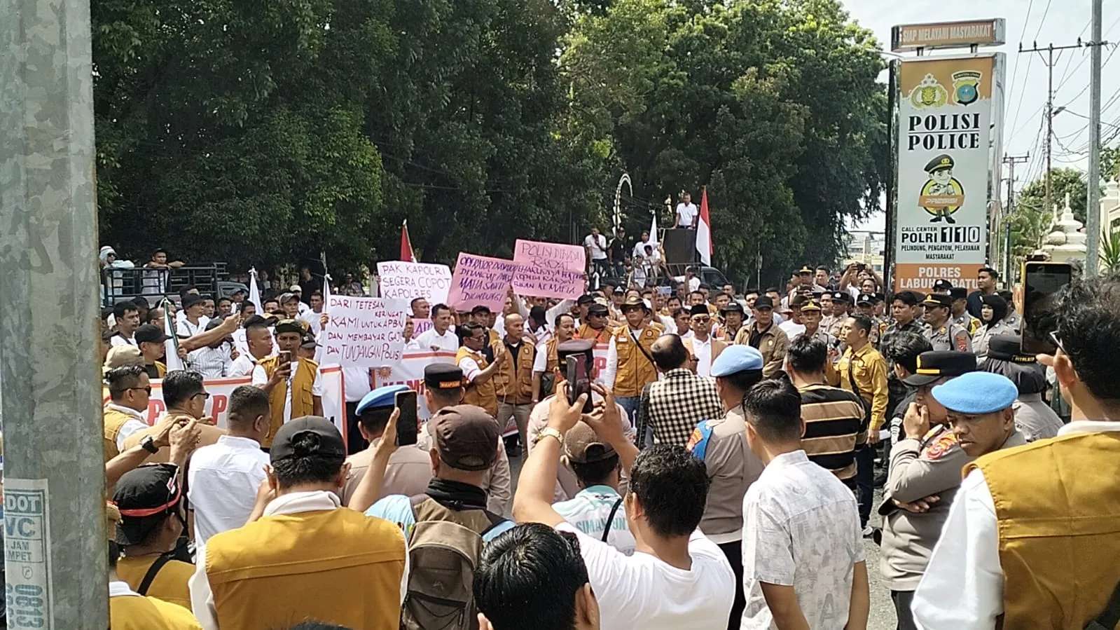 Ratusan Buruh SPBun Geruduk Polres Labuhanbatu, Desak Kasus Curas Sawit Dituntaskan