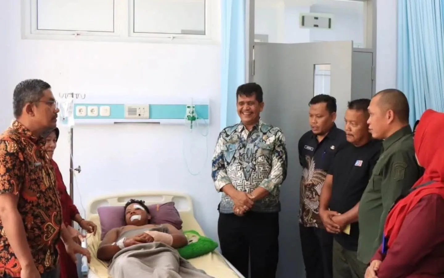 Jenguk Korban Insiden Penebangan Pohon, Pemko Binjai Sampaikan Dukungan dan Kepedulian