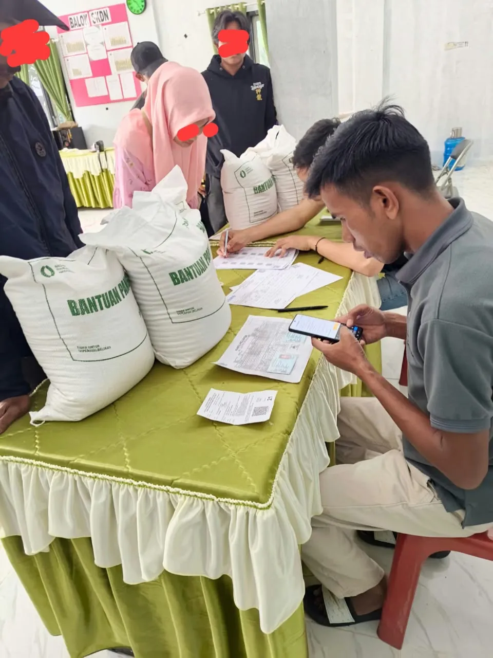 Beras Bantuan 30 Kg Diterima 20 Kg, Warga Bukit Pepanyi Pertanyakan Pembagiannya