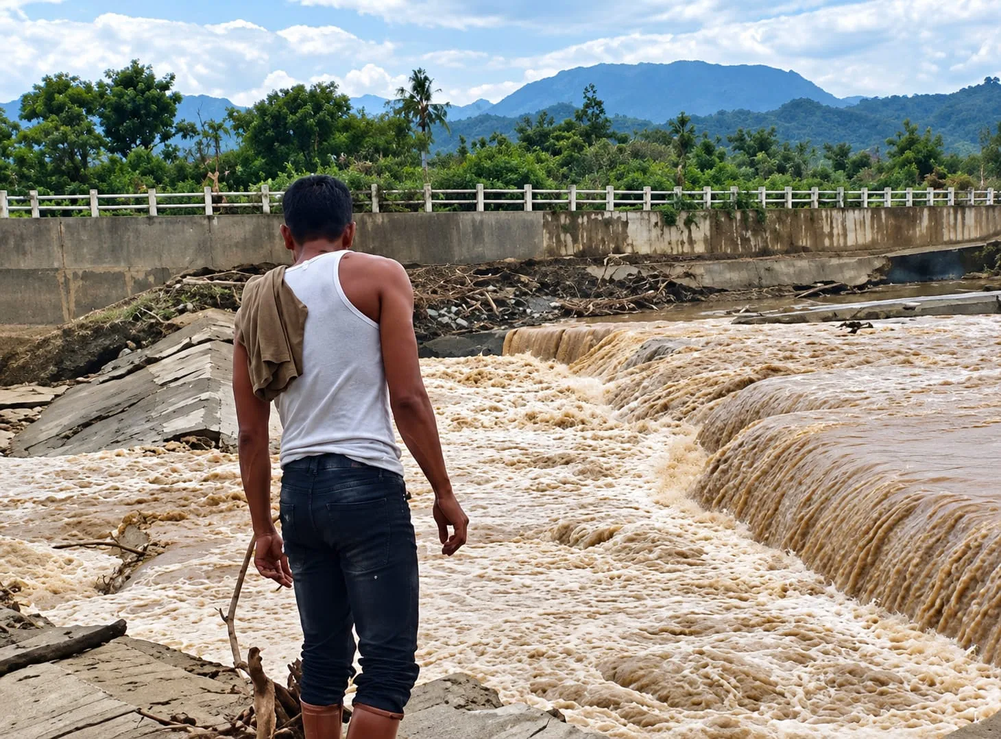 Bendung Blang Kumot Jebol, 300 Hektare Terancam