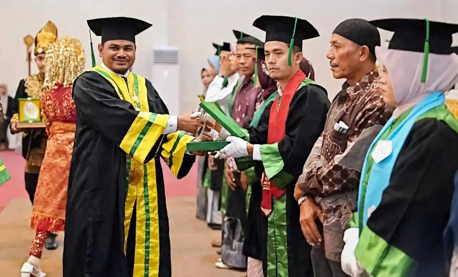 Jamitar Kukuhkan 133 Wisudawan, Enam Lulusan Terbaik Bersinar