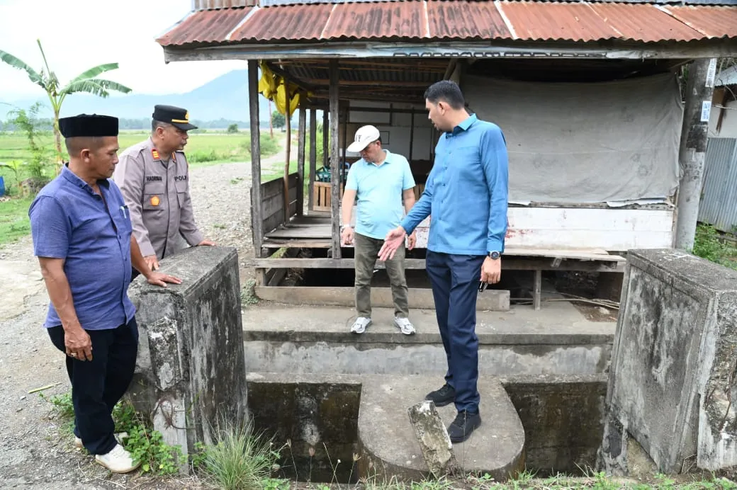 Staf Ahli Bupati Aceh Besar Tinjau Saluran Irigasi Rusak di Lambarih