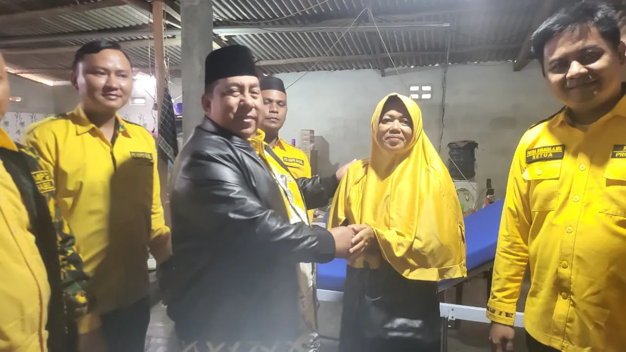 Diklat I AMPG Babel, Said Aldi Serahkan Bantuan Tempat Tidur Medis ke Warga Alami Kelumpuhan Selama 14 Tahun