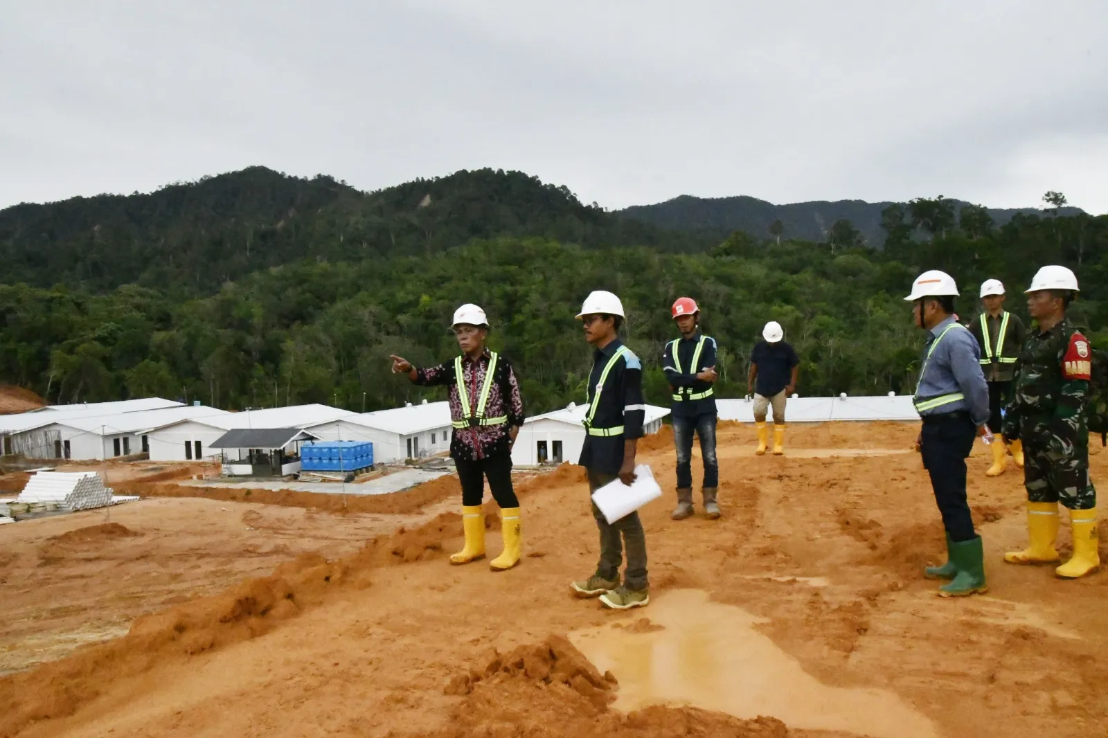 Bupati Tapteng Cek Huntara Bonalumban, 120 KK Ditarget Segera Tempati Hunian Sementara