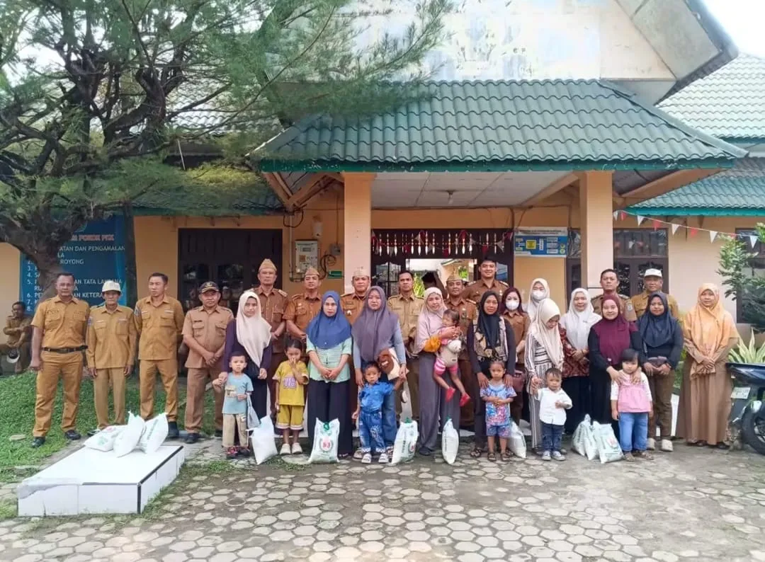 Gerakan Orang Tua Asuh Cegah Stunting, Pemerintah Kecamatan Binjai Barat Serahkan Bantuan Gizi