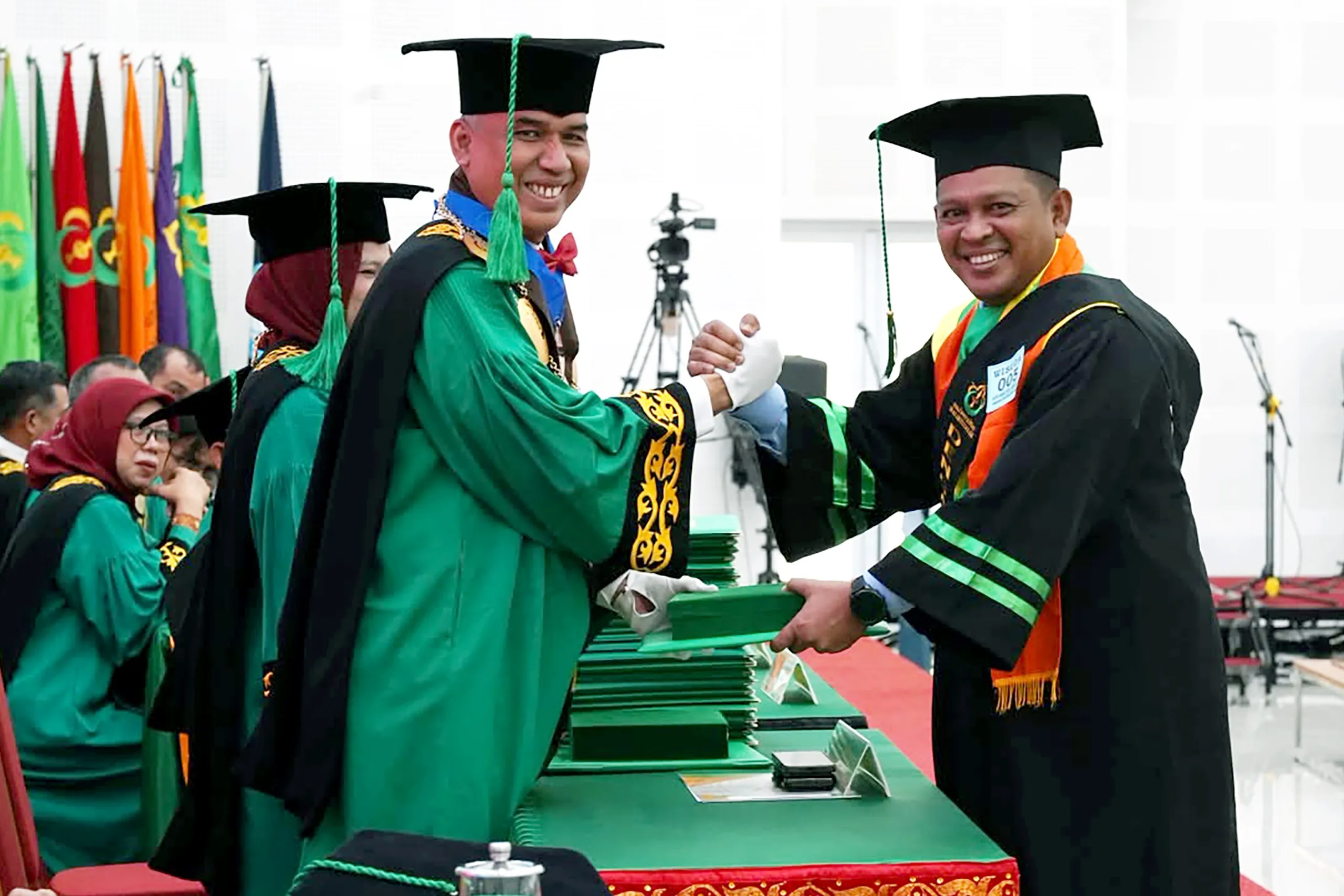 Unimal Wisuda 1.247 Lulusan, Brigjen TNI Ali Imran Raih Gelar Magister