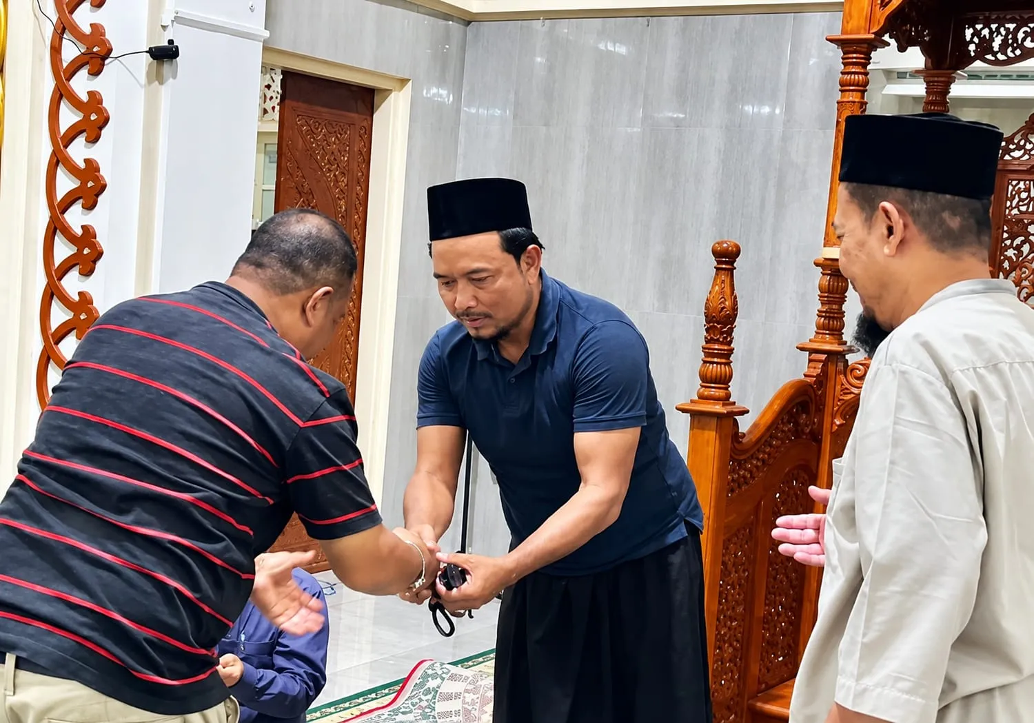 Apriadi Memegang Amanah, Masjid Menjaga Cahaya