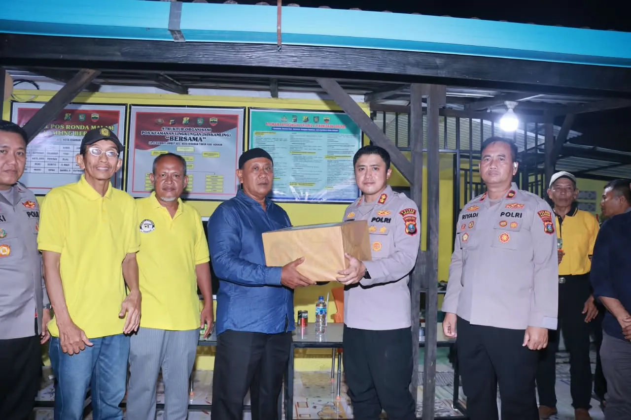 Kapolres Asahan Sambangi Satkamling di Siumbut Umbut, Ajak Warga Aktif Jaga Kamtibmas