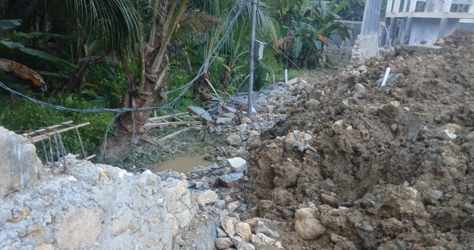 Tembok SMAN Unggulan Sukma Nias  Roboh Karena Tersenggol Alat Berat