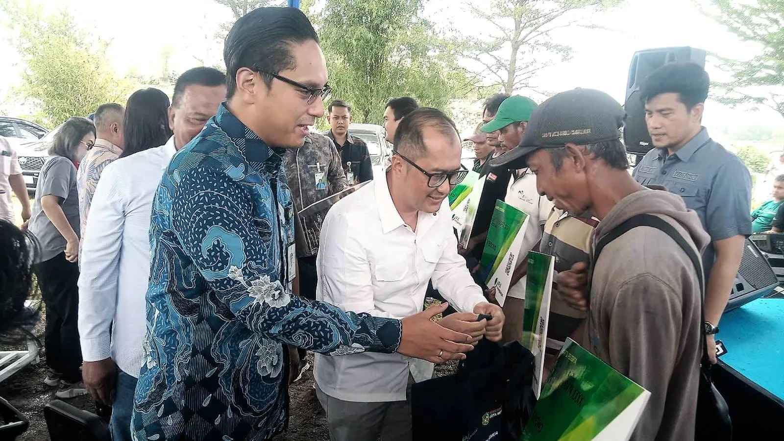 Volume Sampah TPA Terjun Capai 1,3 Juta Ton, Rico Waas Beri Perlindungan BPJS Untuk 150 Pekerja