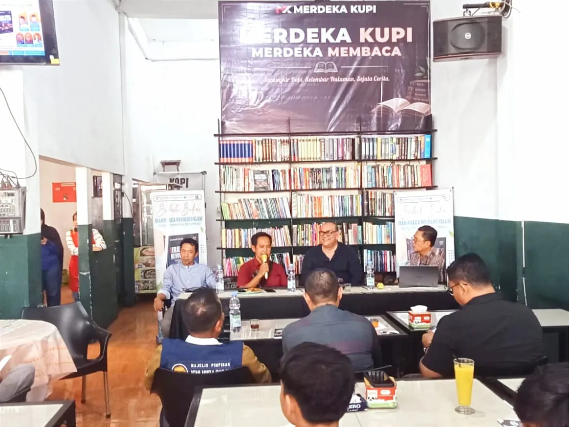 Buku Karya Mantan Wakil Bupati Labuhanbatu Dibedah, Iran Pasca Revolusi Islam: Ideologi, Dinamika Politik dan Demokrasi