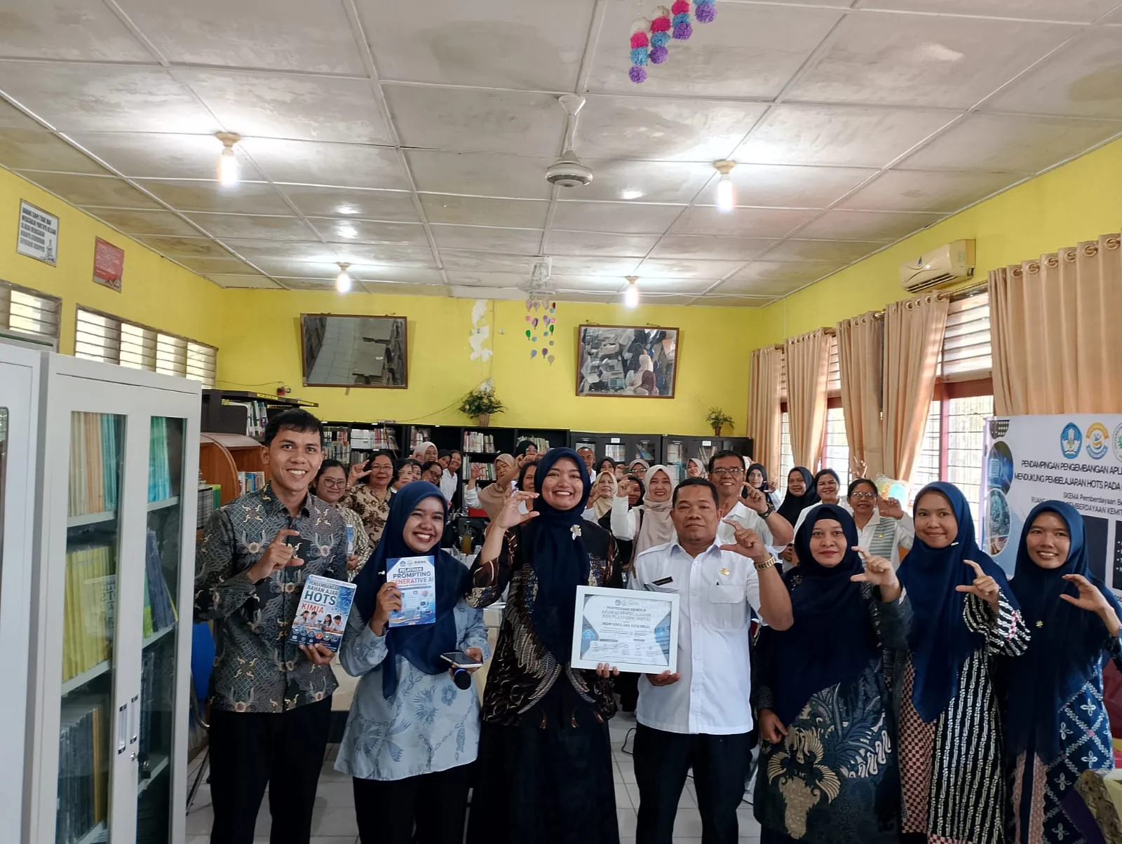 Dosen Unimed Tingkatkan Kompetensi Guru MGMP Kimia Binjai Kembangkan Aplikasi Android Berbasis AI