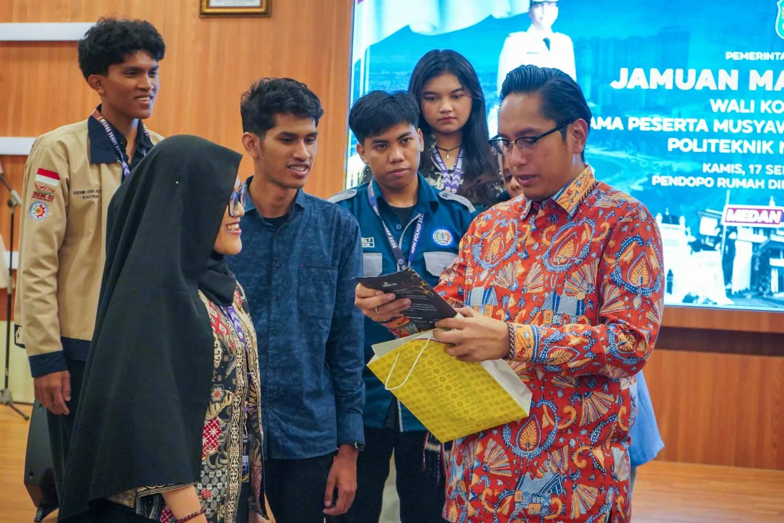 Rico Waas Ajak Mahasiswa Politeknik Ciptakan Solusi untuk Persoalan Kota
