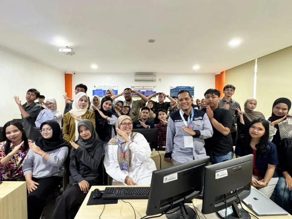 Tingkatkan Kompetensi Digital, Mahasiswa UDI Ikuti Workshop Internasional Innovate With AI di Medan