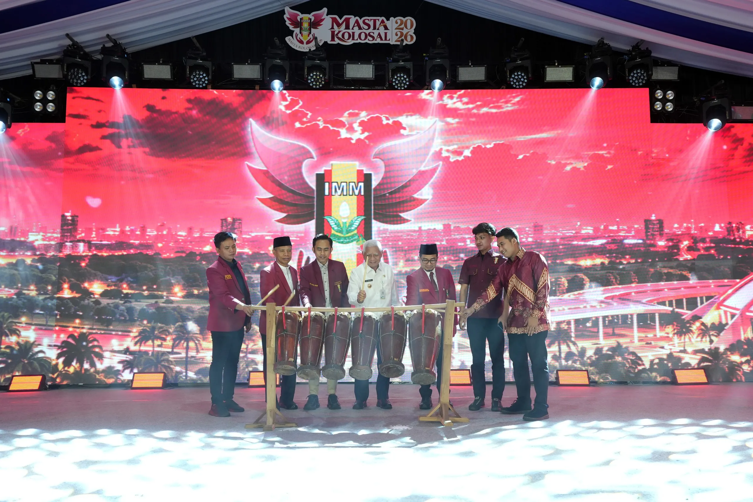 Wagubsu Hadiri Masta Kolosal UMSU 2026, Rektor Bikin Kejutan Bagi-bagi Hadiah