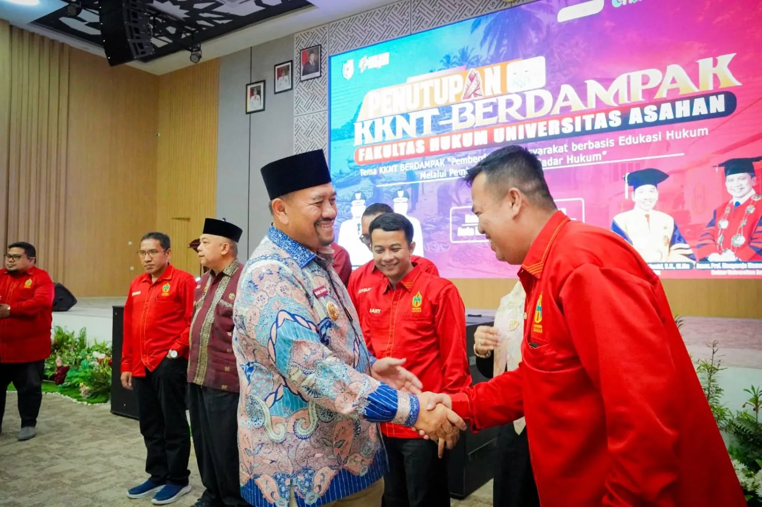 Penutupan KKNT FH UNA, Bupati Batubara Tekankan Pentingnya Kesadaran Hukum dan Generasi Muda Produktif