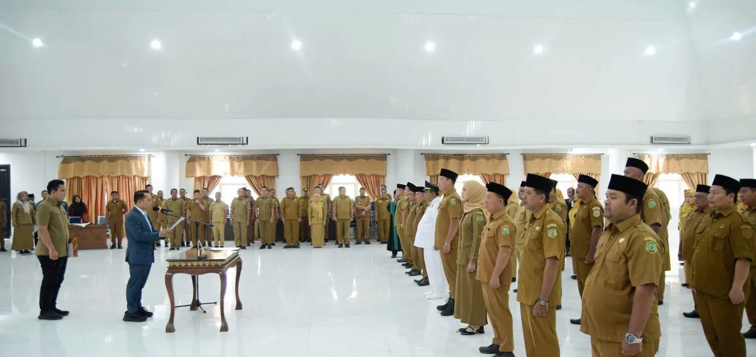 50 Pejabat Pemkab Padanglawas Resmi Dilantik, Bupati Tekankan Integritas dan Pelayanan