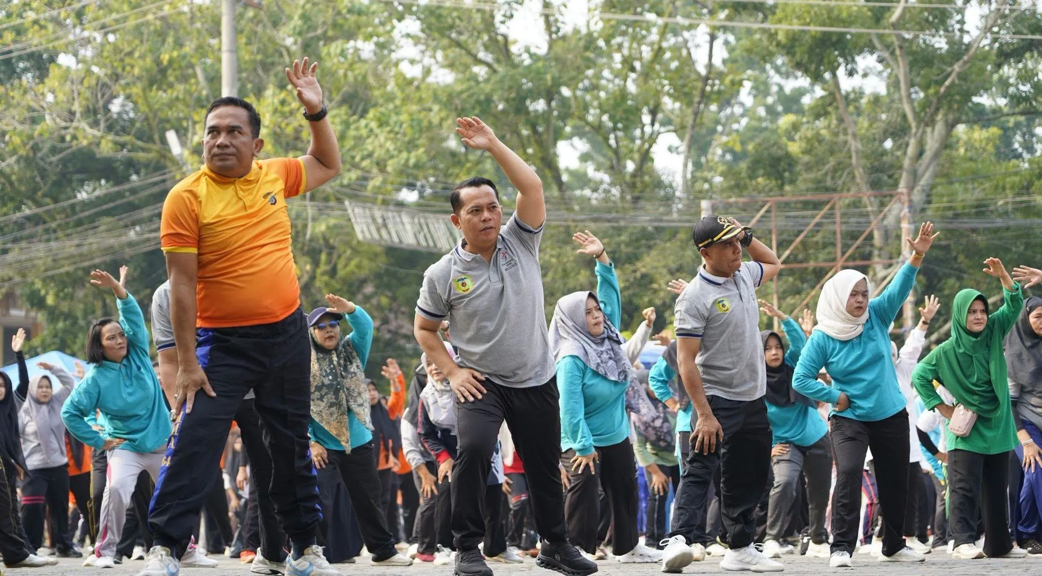 Peringati Haornas ke-43, Pemkab Padanglawas Gelar Senam Bersama dan Beri Penghargaan kepada Atlet Berprestasi