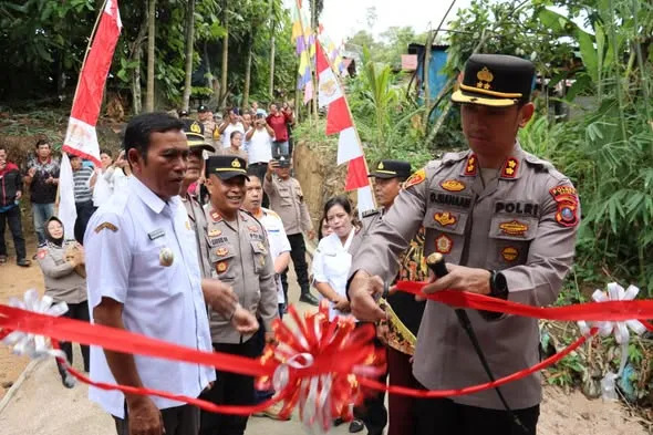 Jembatan Merah Putih Presisi Diresmikan, Polres Dairi Dorong Akses dan Kemajuan Masyarakat Desa Bulu Duri