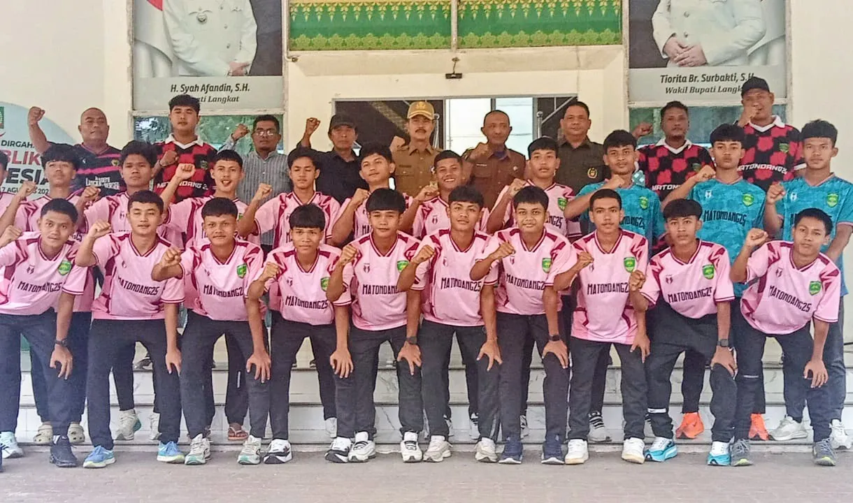 Asisten I Pemkab Langkat Lepas Brimo FC Menuju Semifinal Suratin Cup U-17