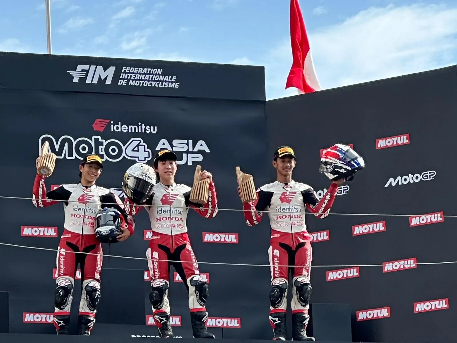 Pebalap Astra Honda Podium IM4AC Motogi