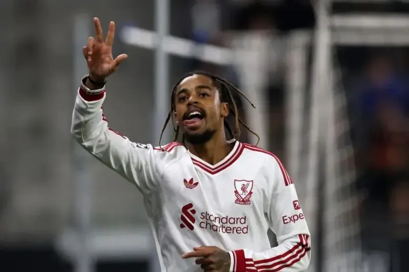 Barcola Hatrik, Liverpool Menang Meyakinkan