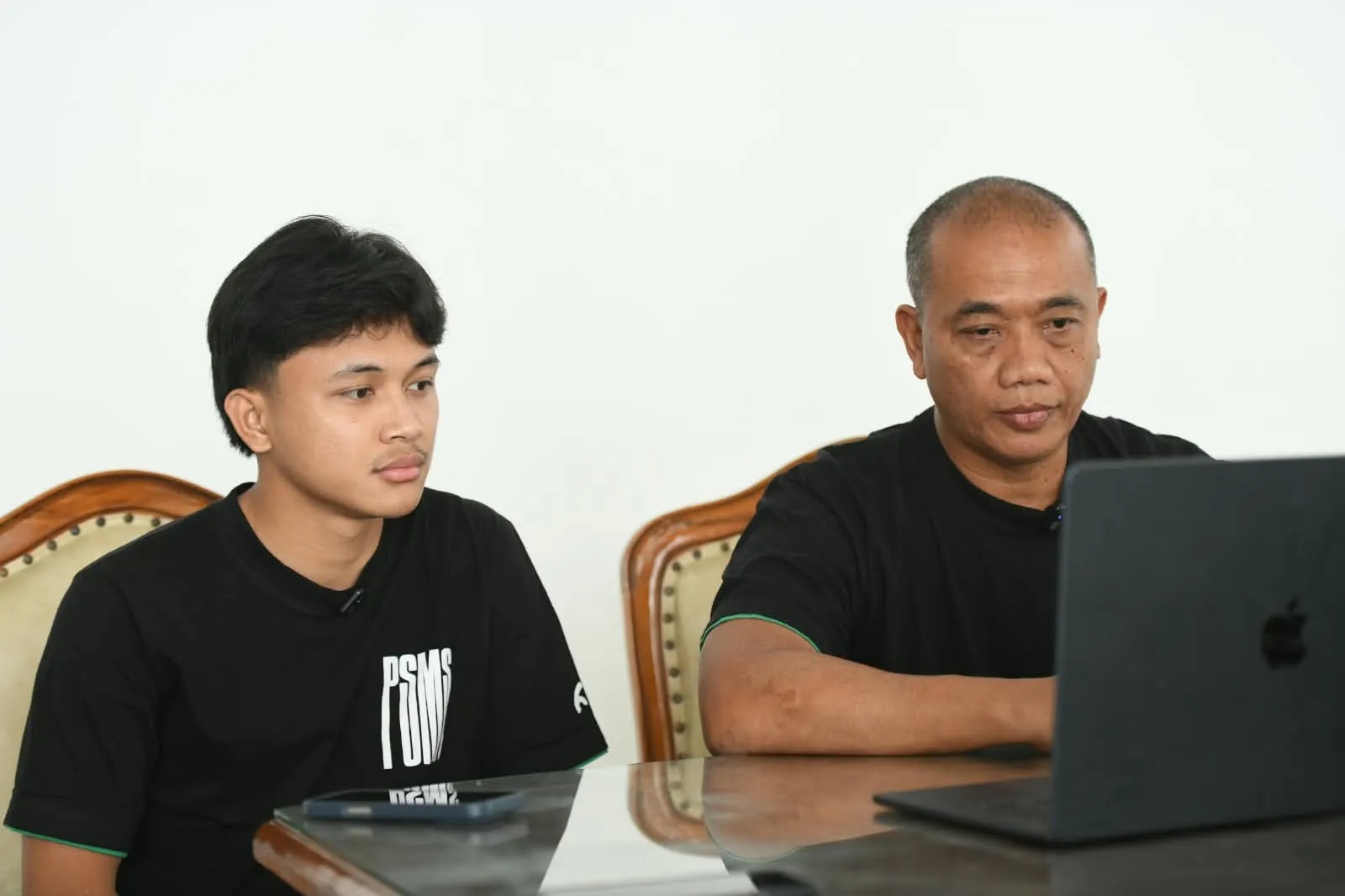 Ayam Kinantan Waspadai Kekuatan Kabau Sirah
