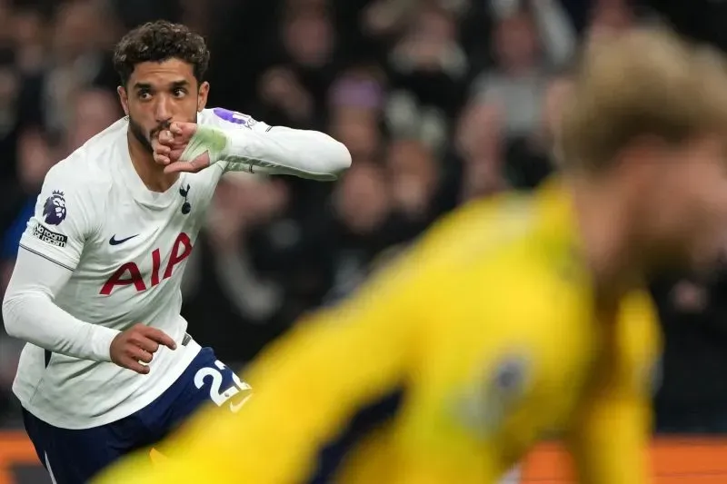 Tottenham Raih Kemenangan Perdana