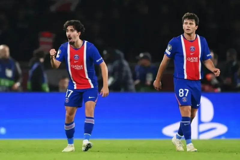 Gasak Barcelona 4-2, PSG Pertahankan Puncak Klasemen