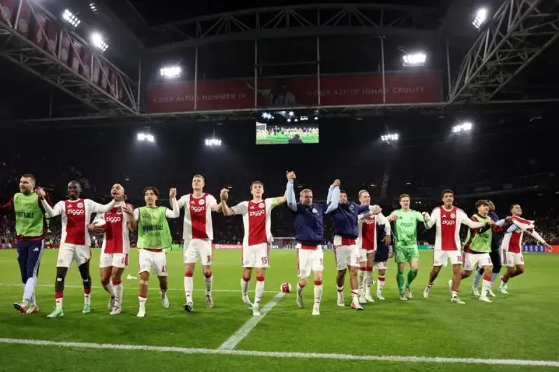 Maarten Paes Cadangan, Ajax Gasak Atlanta 2-0