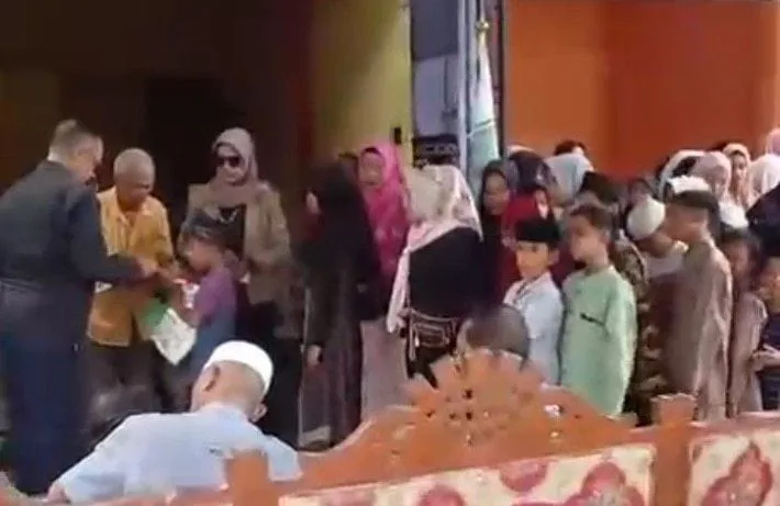 Ika Labaya Indonesia Undang Bupati Maya Hasmita Santunan Yatim Rantauprapat
