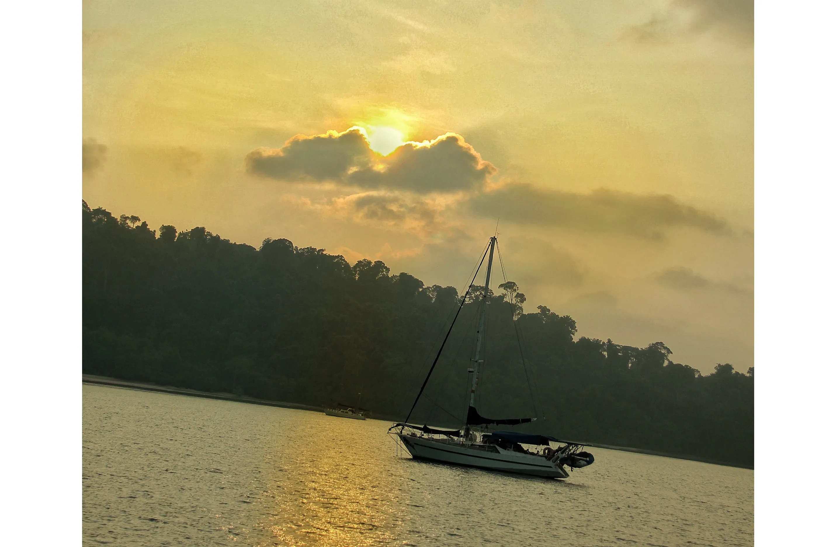 Catatan Famtrip Penang Kedah Langkawi: Pesona Sunset Laut Andaman dari Atas Geladak Kapal