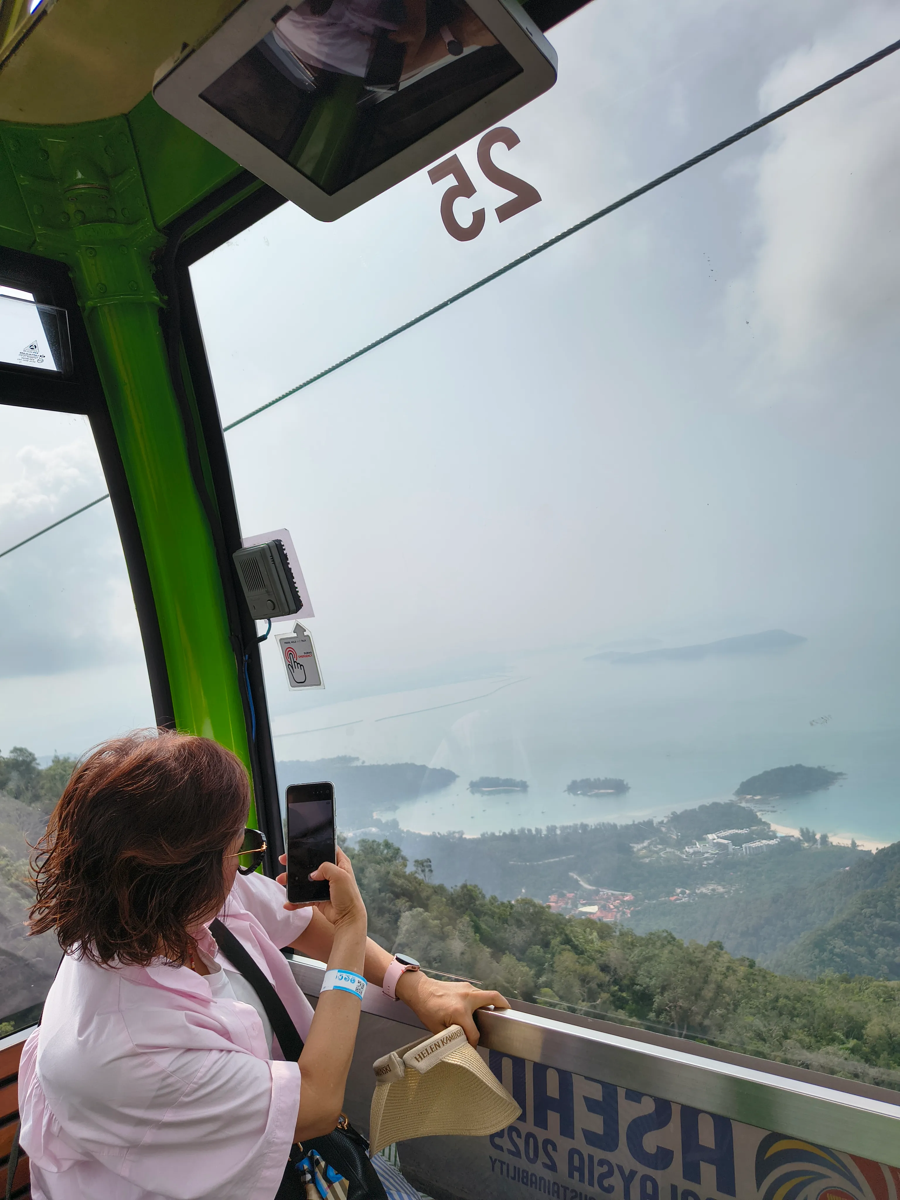 Menjajal Sensasi Langkawi SkyCab: Menembus Awan di Jalur Tercuram Dunia