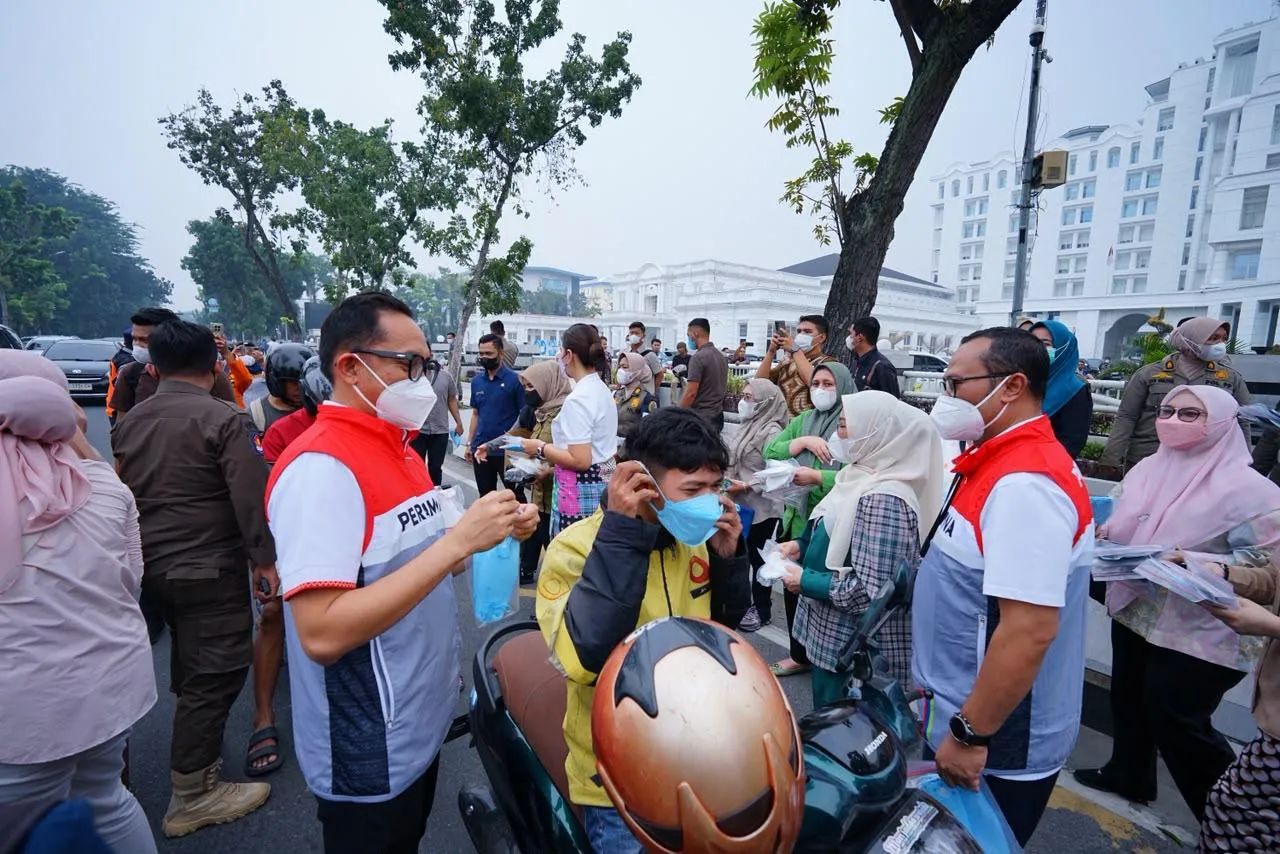 Pertamina Patra Niaga Regional Sumbagut Bagikan 2.200 Masker