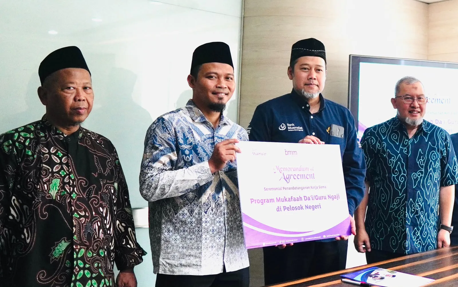 Peduli Dakwah dan Pendidikan, Bank Muamalat Berikan Dukungan untuk Dai dan Guru Ngaji di Pelosok Negeri