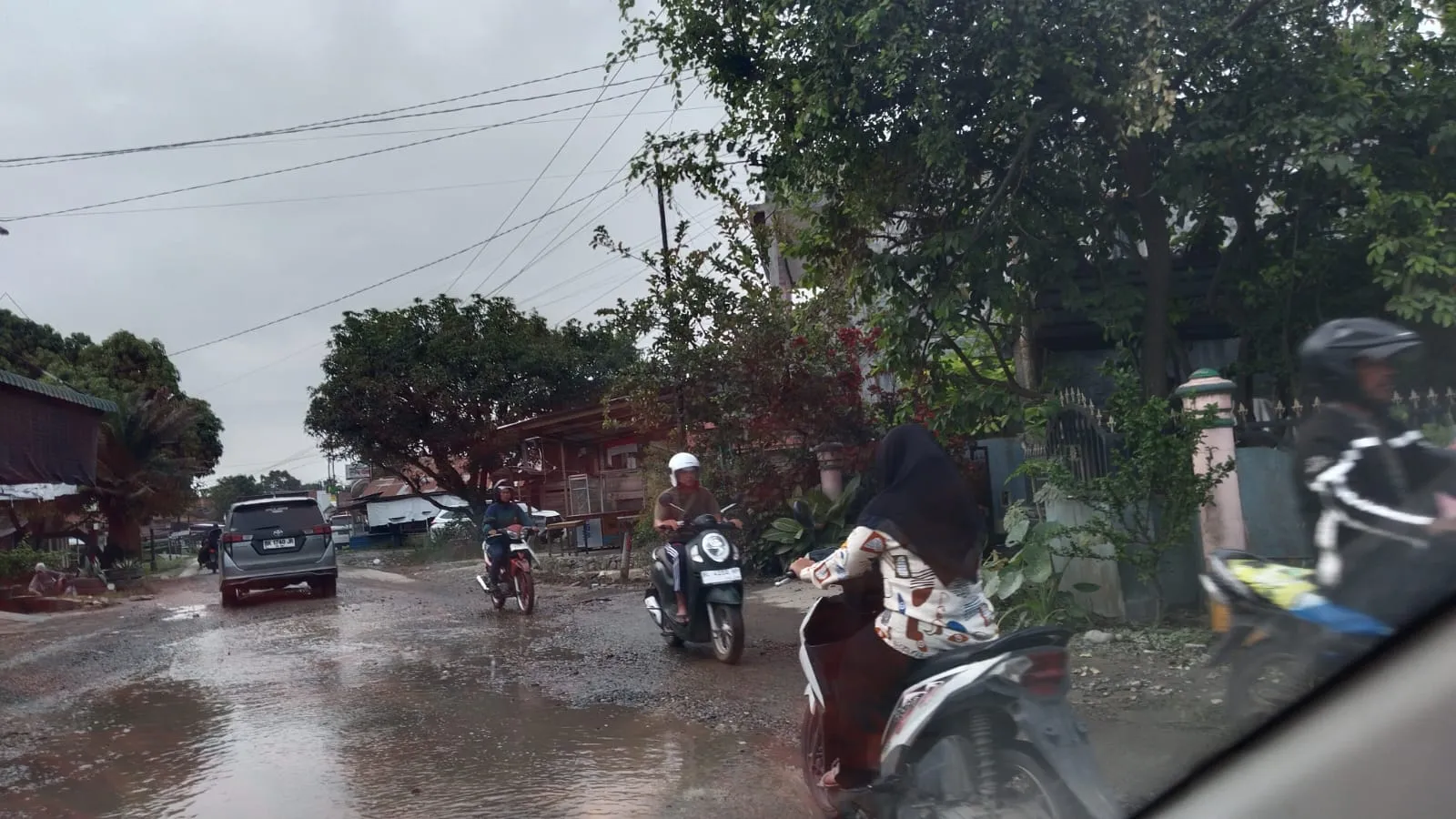 Jalan di Tiga Kecamatan di Agara Rusak Parah