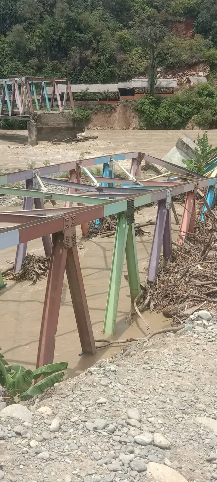 Jalan Darurat Mbarung Putus, Warga Minta Pemkab Agara Sediakan Angkutan Sekolah