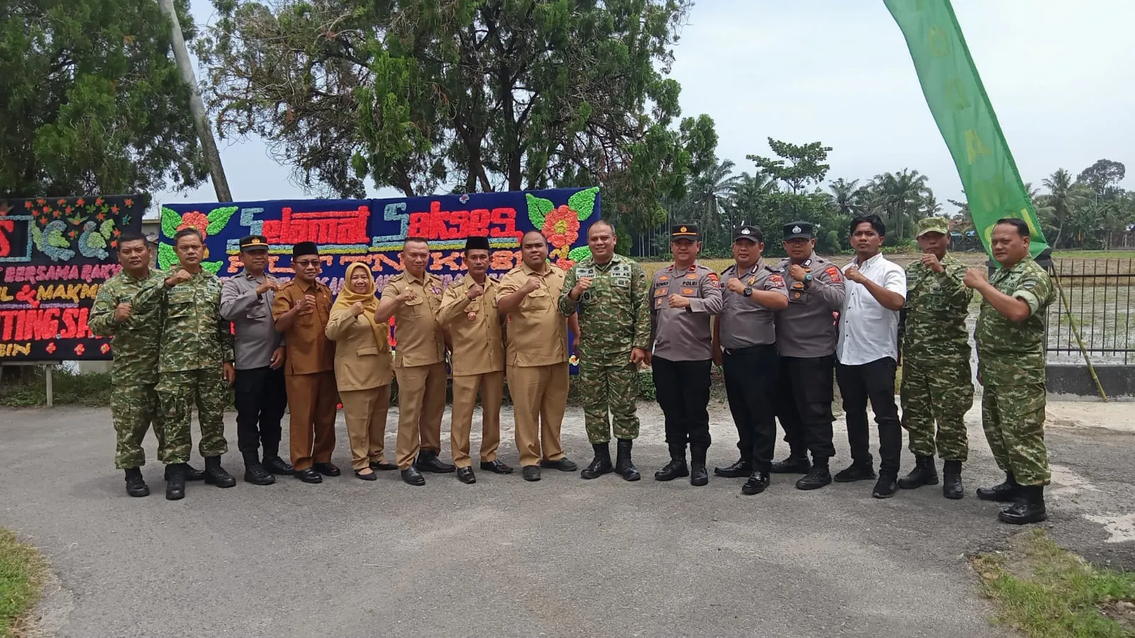 Forkopimcam Pantai Labu dan Beringin Ucapkan HUT ke-81 TNI ke Koramil 23 Beringin