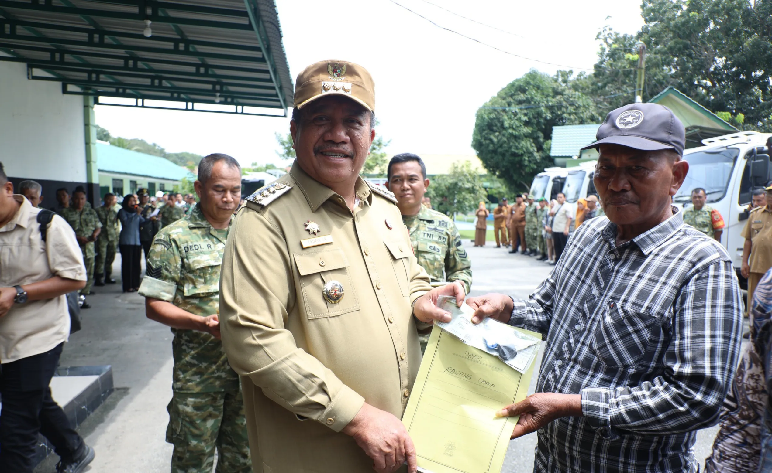 Bupati Asahan Serahkan 27 Truk Roda 6 untuk 106 KDMP: Jaga, Manfaatkan Sesuai Kebutuhan Desa