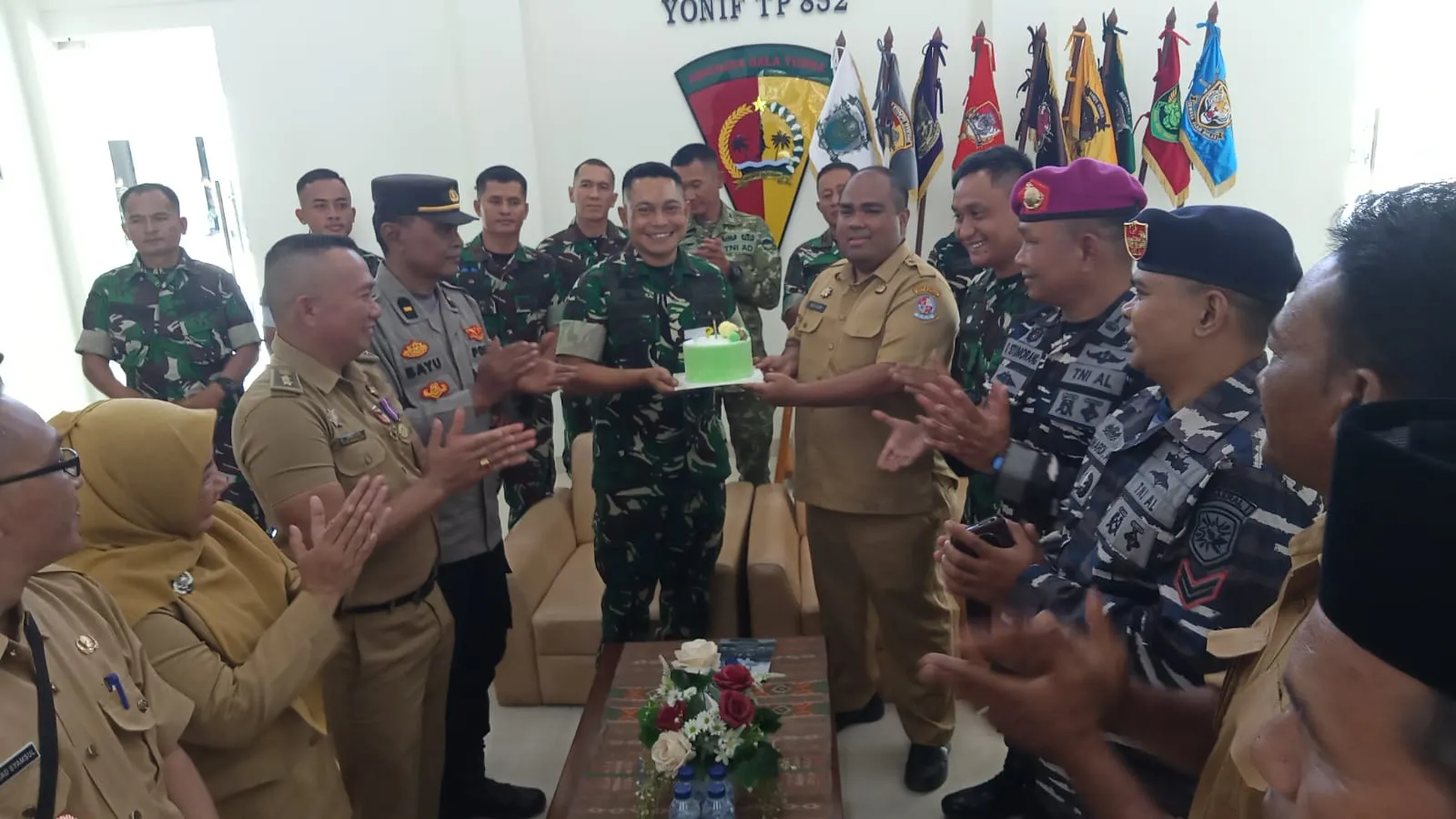 HUT TNI ke-81, Forkompincam Pantai Labu Sambangi Yonif TP 852 ABY