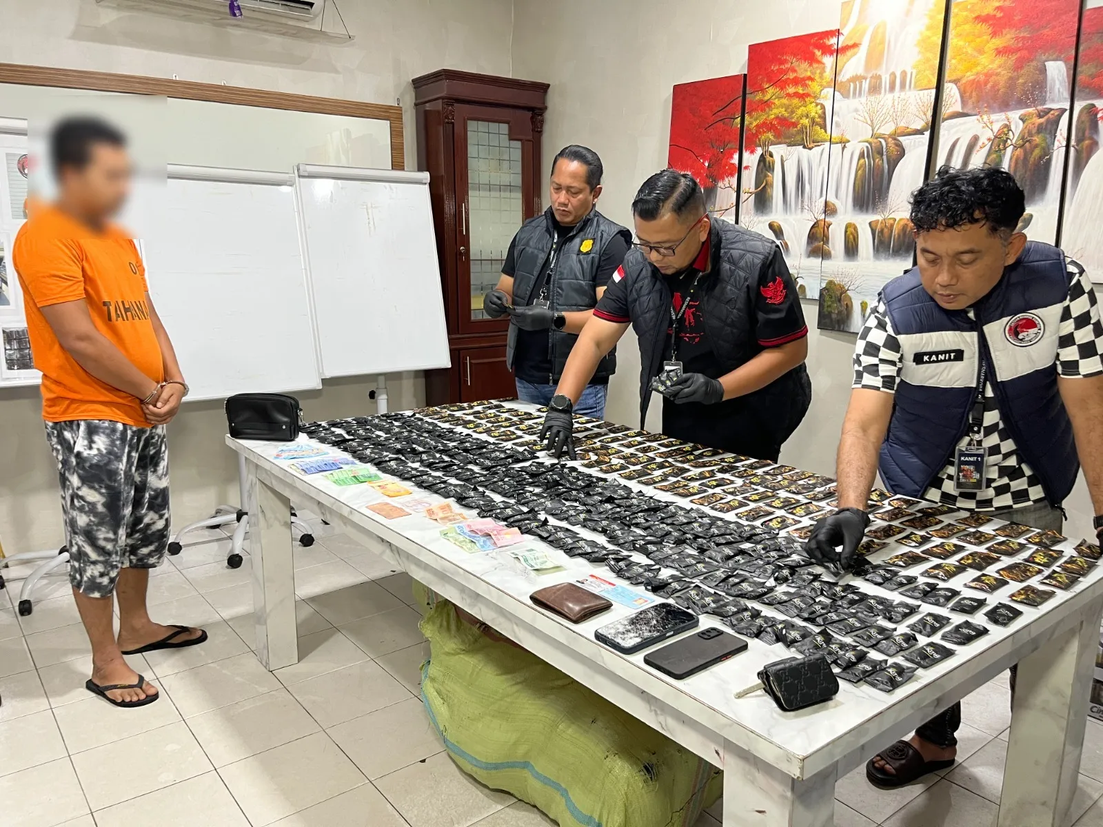 Satresnarkoba Polrestabes Medan Ringkus Kurir 450 Pcs Pod Getar Asal Malaysia, Sempat Kejar-kejaran Sejauh 5 Kilometer